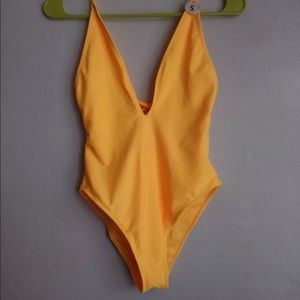 Yellow swimwear.☀️